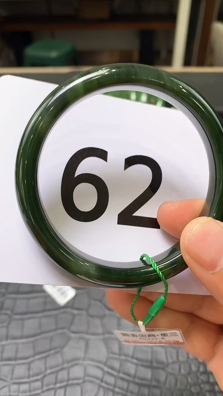 【闪购商品】和田玉碧玉手镯未镶嵌一个