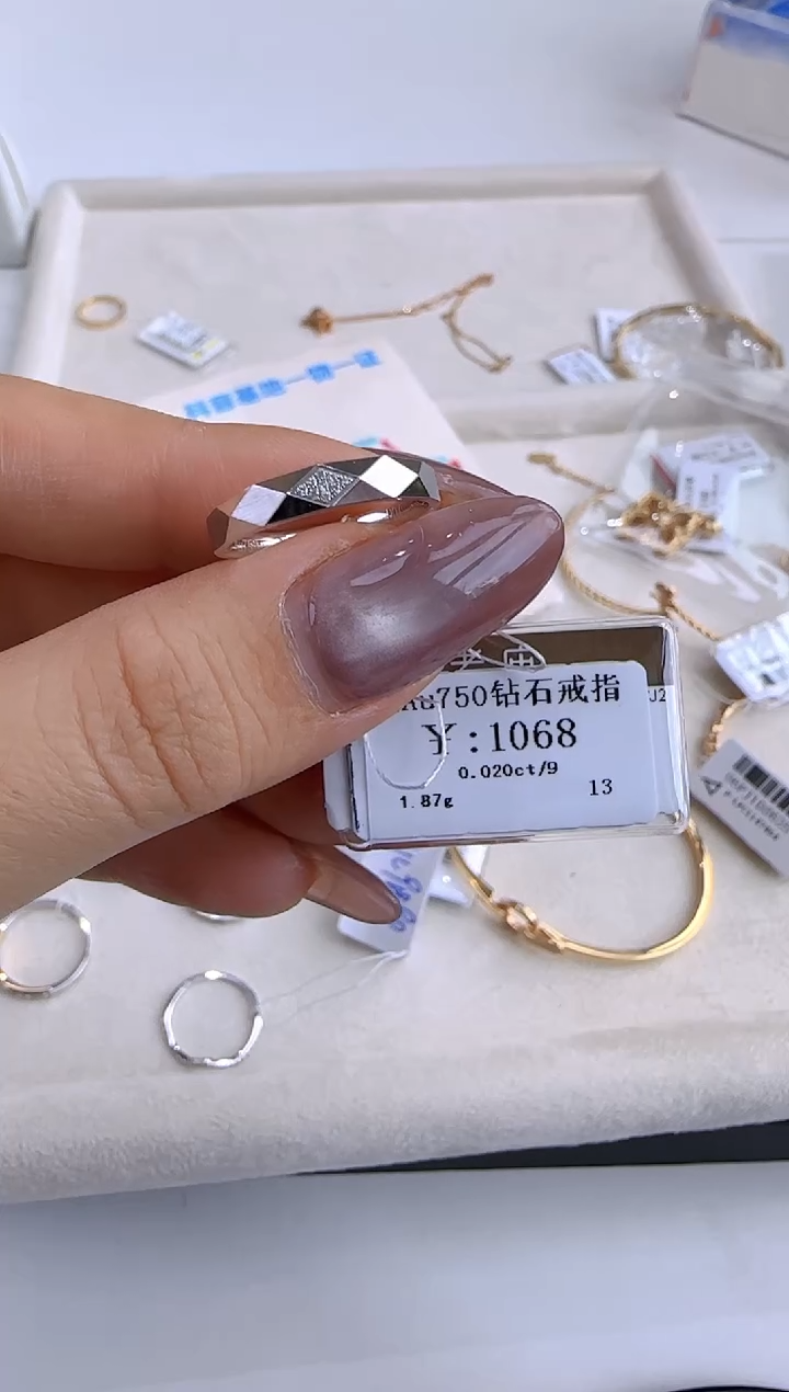 【闪购商品】钻石戒指/指环18K金镶嵌96800