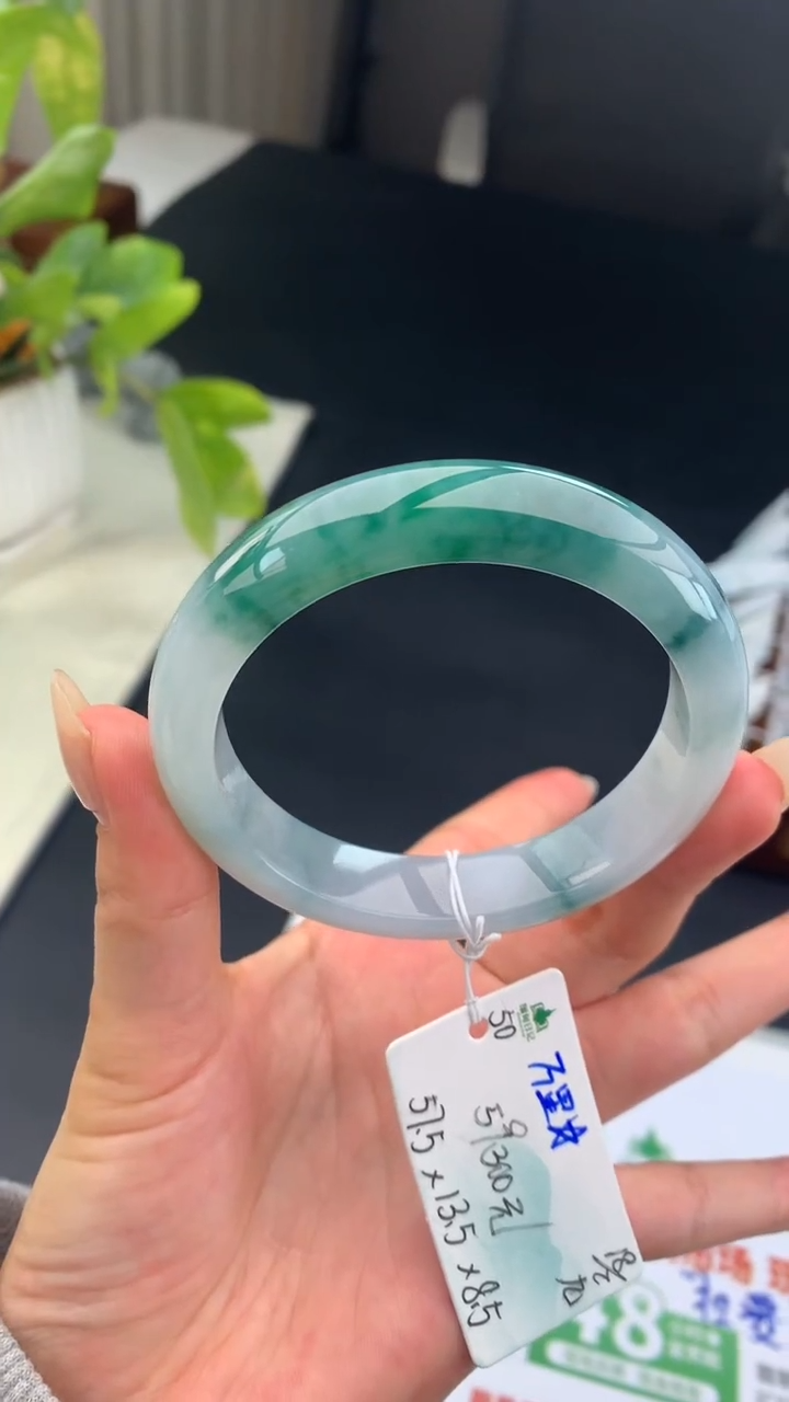 【闪购商品】翡翠手镯未镶嵌女神节#送礼#，下单联系客服核对地址~