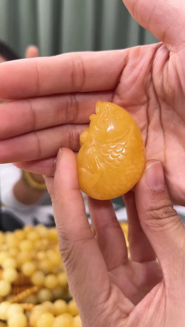 【闪购商品】琥珀裸石未镶嵌蜜蜡吊坠