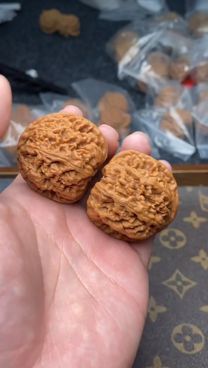 【闪购商品】文玩核桃把件G89号39尺粗筋