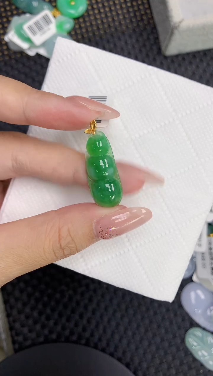 颈饰18K金镶嵌翡翠1111111111