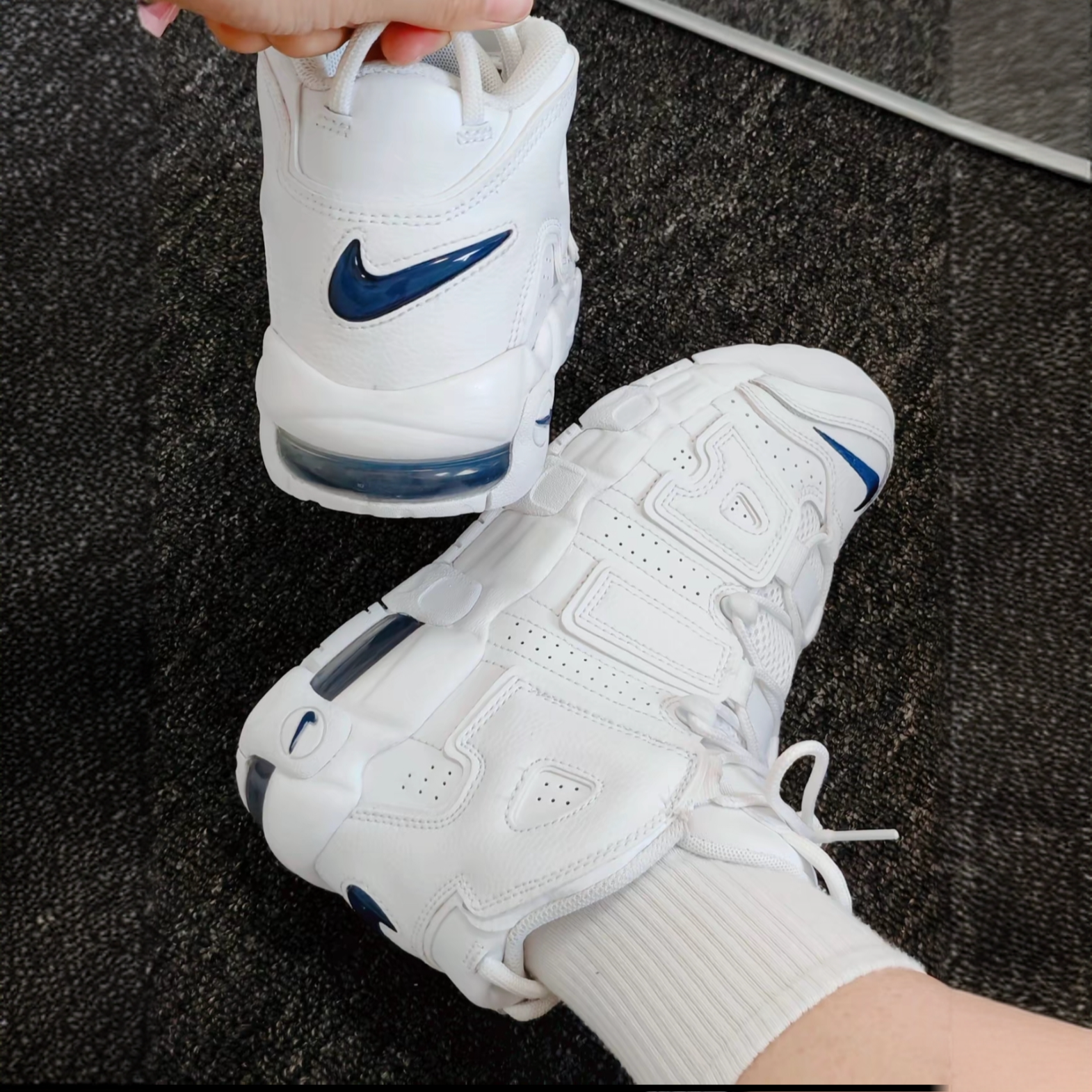 1NIKE/耐克耐克女款休闲白大AIR复古高帮气垫运动鞋DH9719100