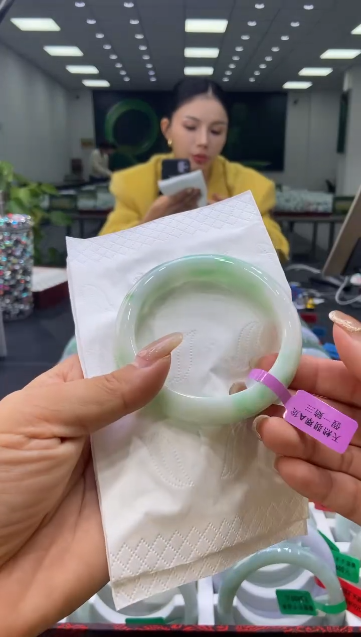 未镶嵌手镯翡翠000071