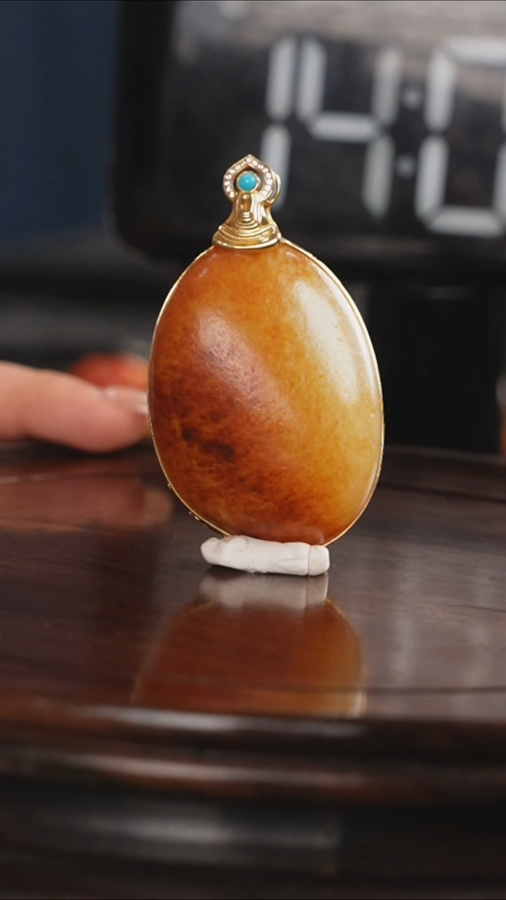 颈饰未镶嵌和田玉怀**想和田玉原石