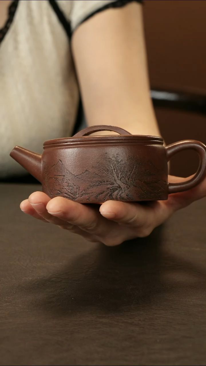 茶壶紫砂李建军 沉香泥 汉瓦150cc 刻山水