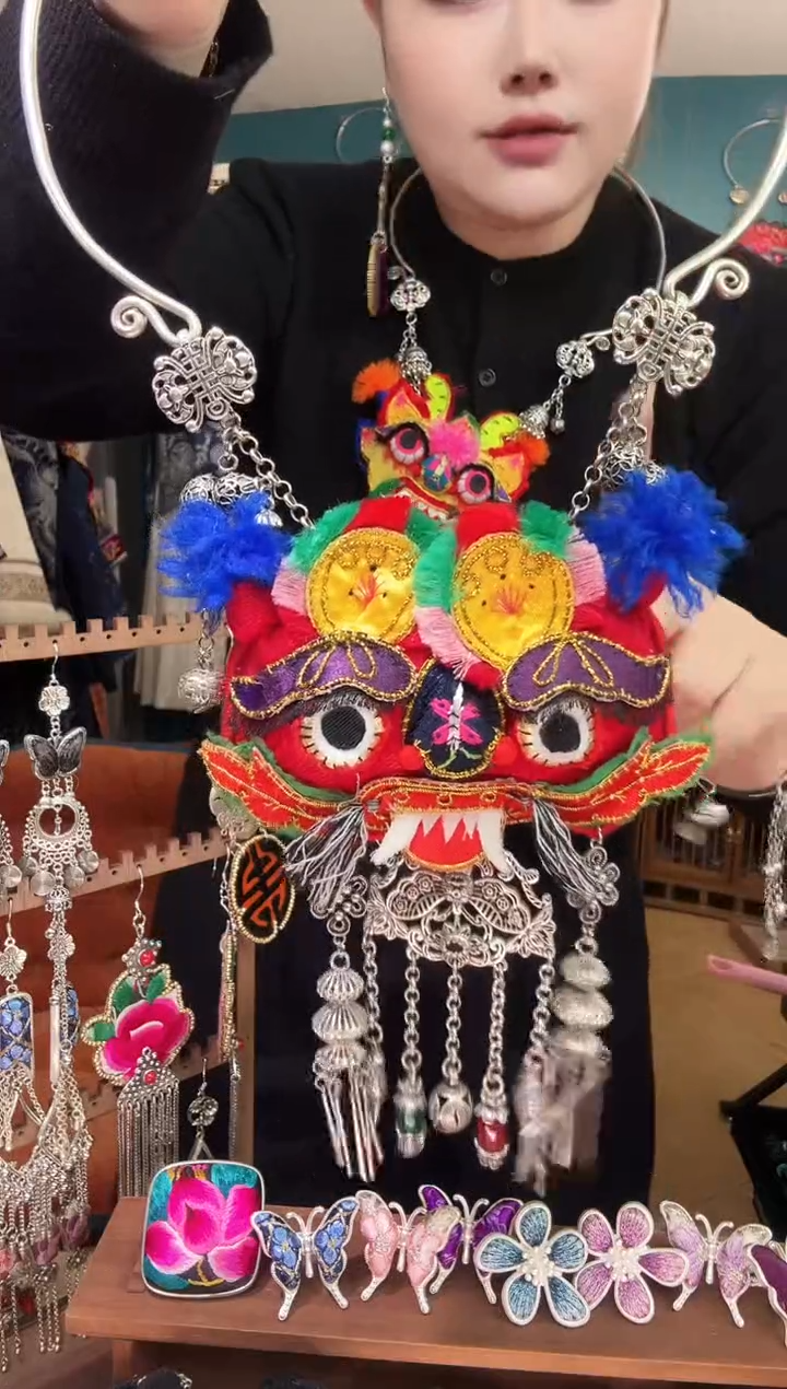 刺绣纯手工民族风刺绣绣包老虎一套