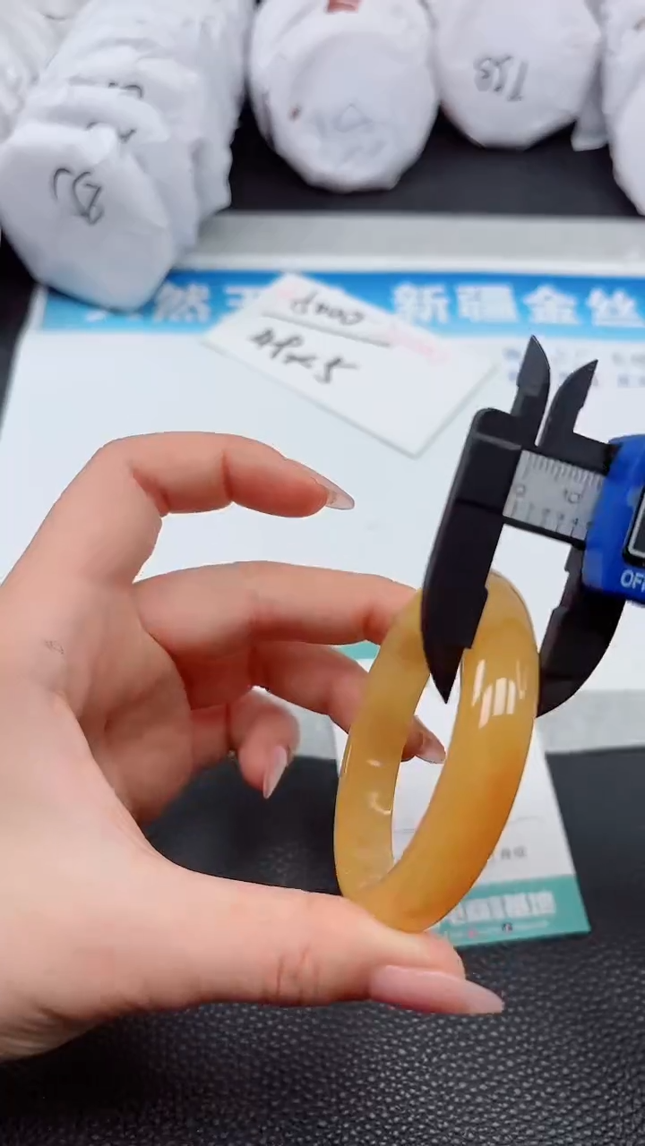 【闪购商品】石英质玉手镯未镶嵌A631