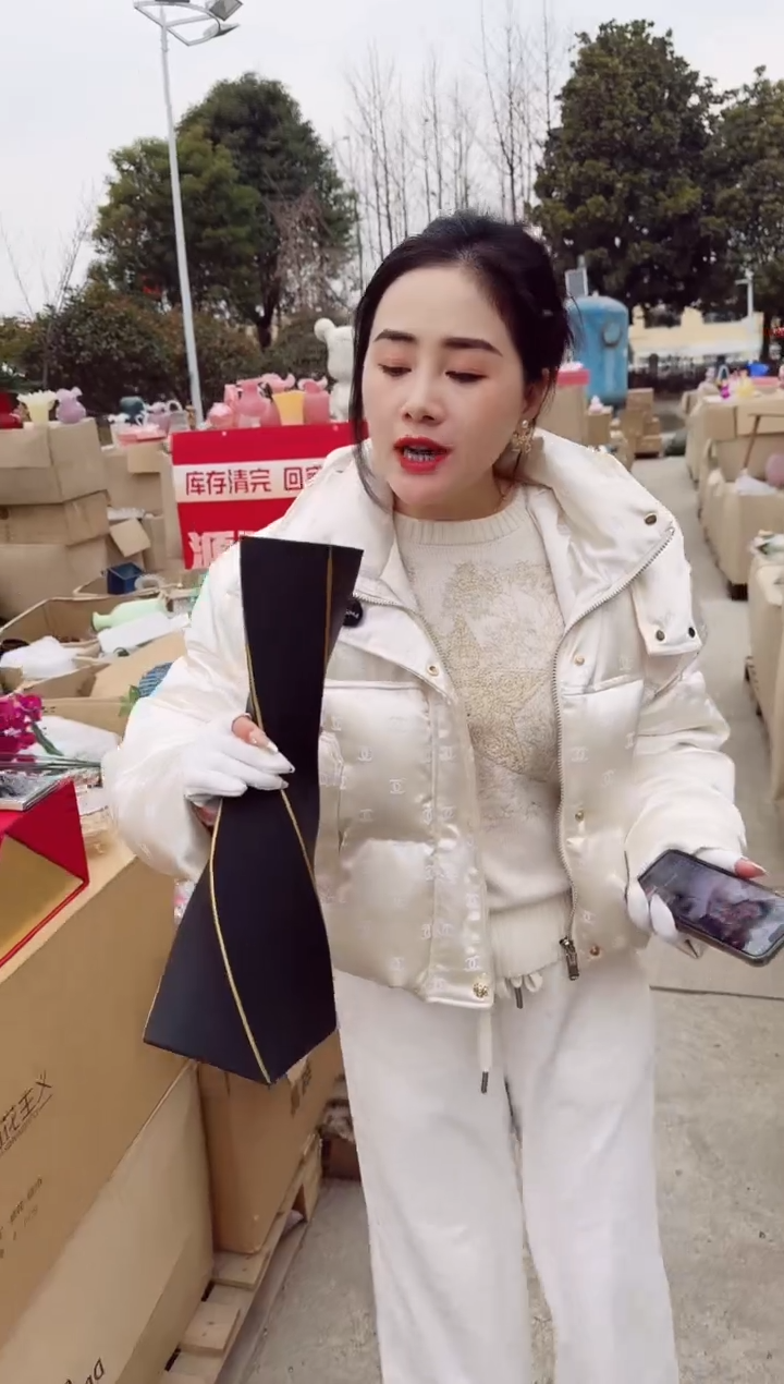 【闪购商品】玻璃YH-不规则黑色带金