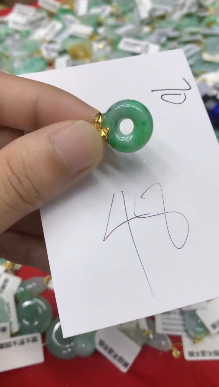 翡翠未镶嵌颈饰翡翠