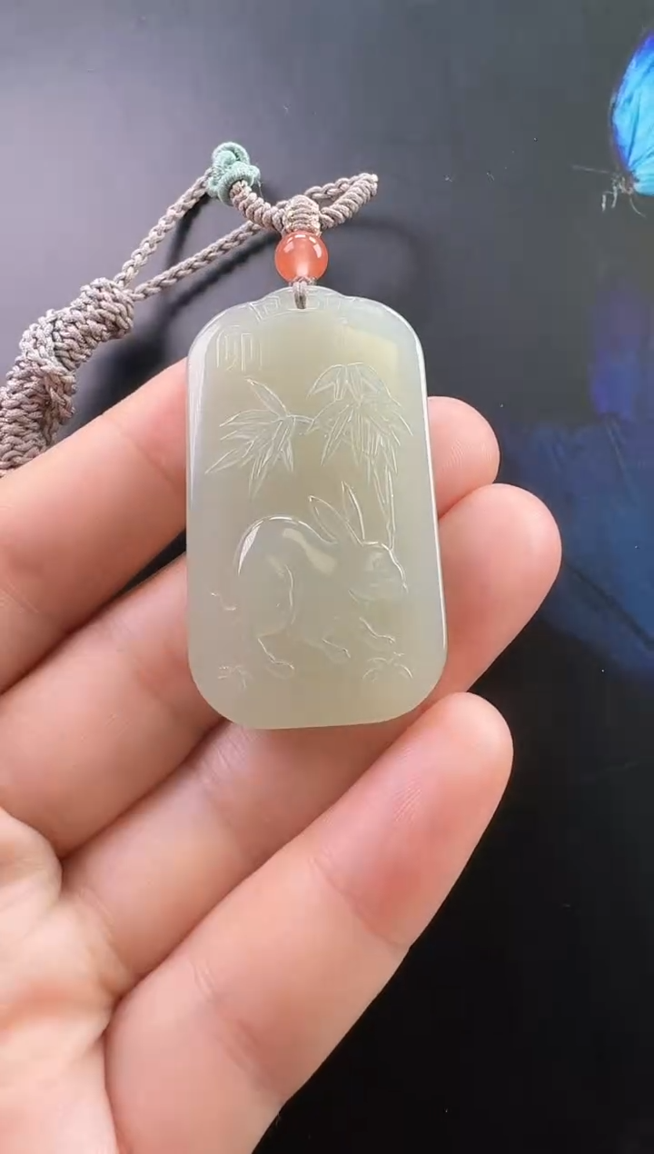 颈饰未镶嵌和田玉吊坠