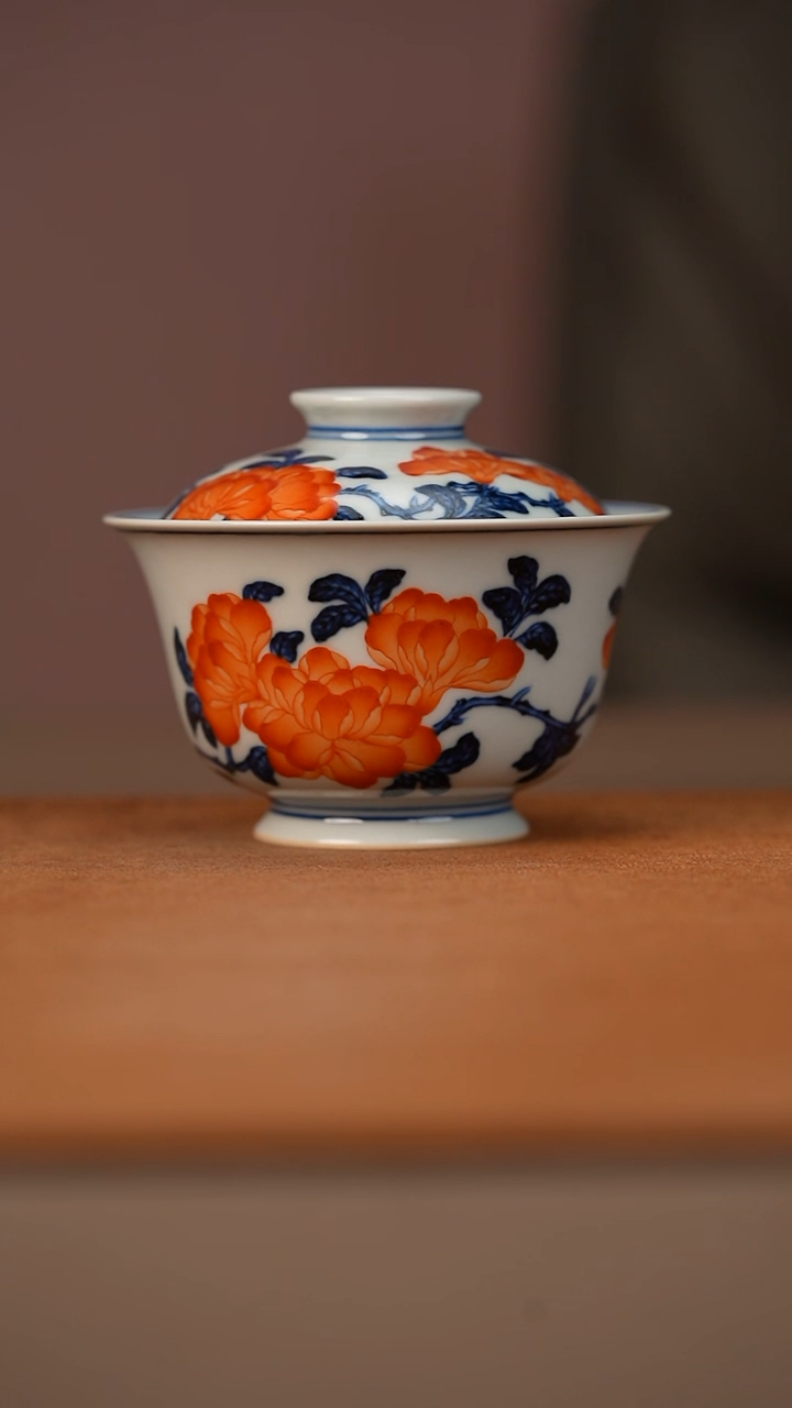 陶瓷又见春风青花矾红石榴花盖碗