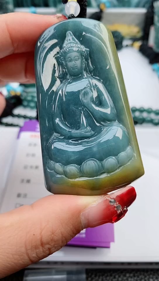 【闪购商品】翡翠颈饰未镶嵌            