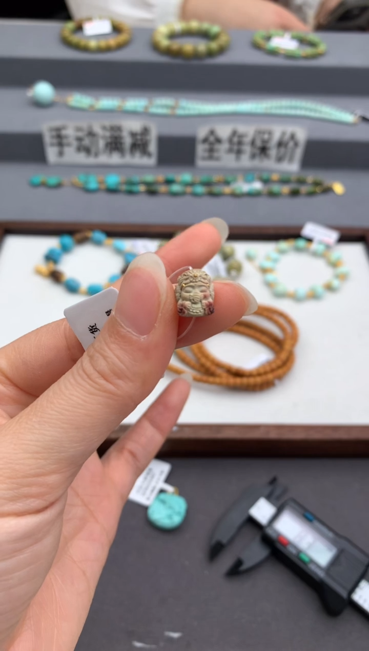 未镶嵌精工雕刻南红玛瑙茜.G102