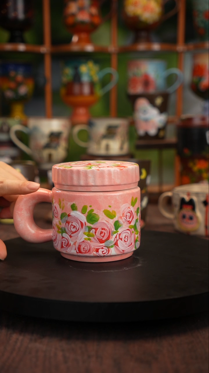 五彩手绘陶瓷盖杯