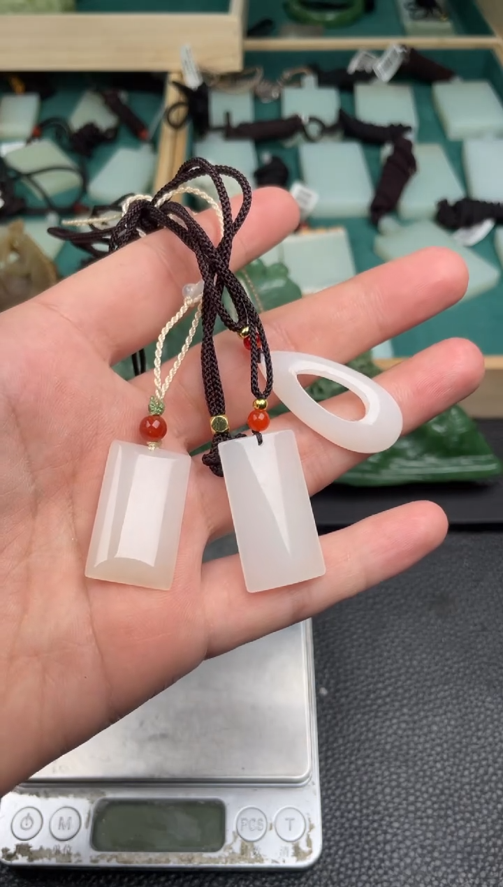 定制和田玉精品挂件