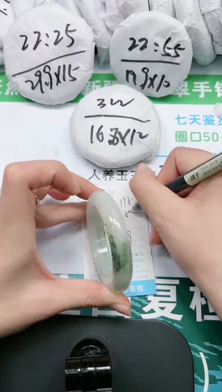 【闪购商品】石英质玉手镯未镶嵌K175-53