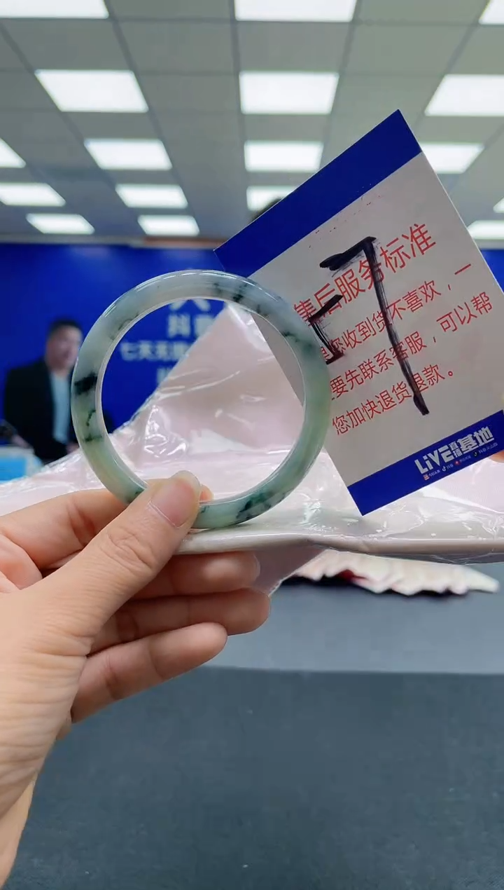 未镶嵌手镯翡翠多样性发其一