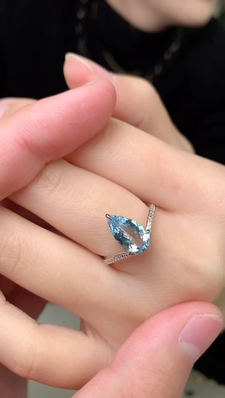 【闪购商品】海蓝宝石戒圈18K金镶嵌戒指