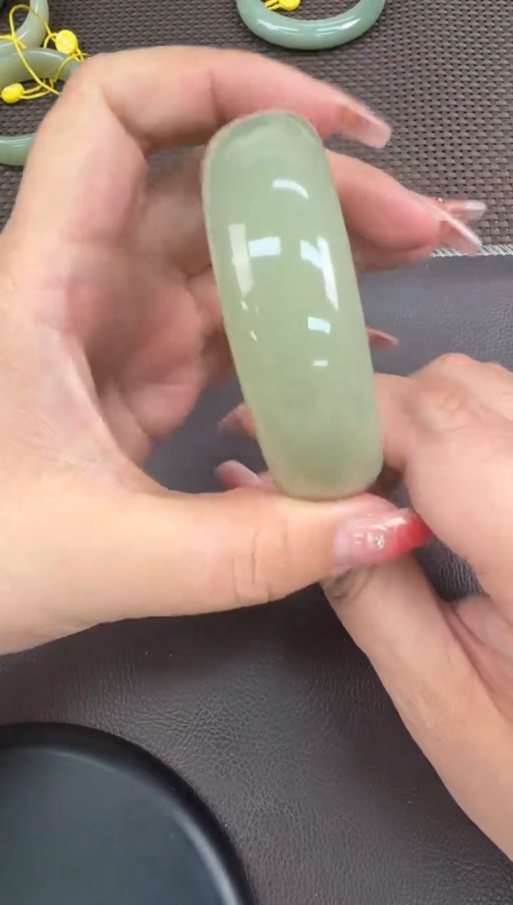 【闪购商品】和田玉手镯未镶嵌56