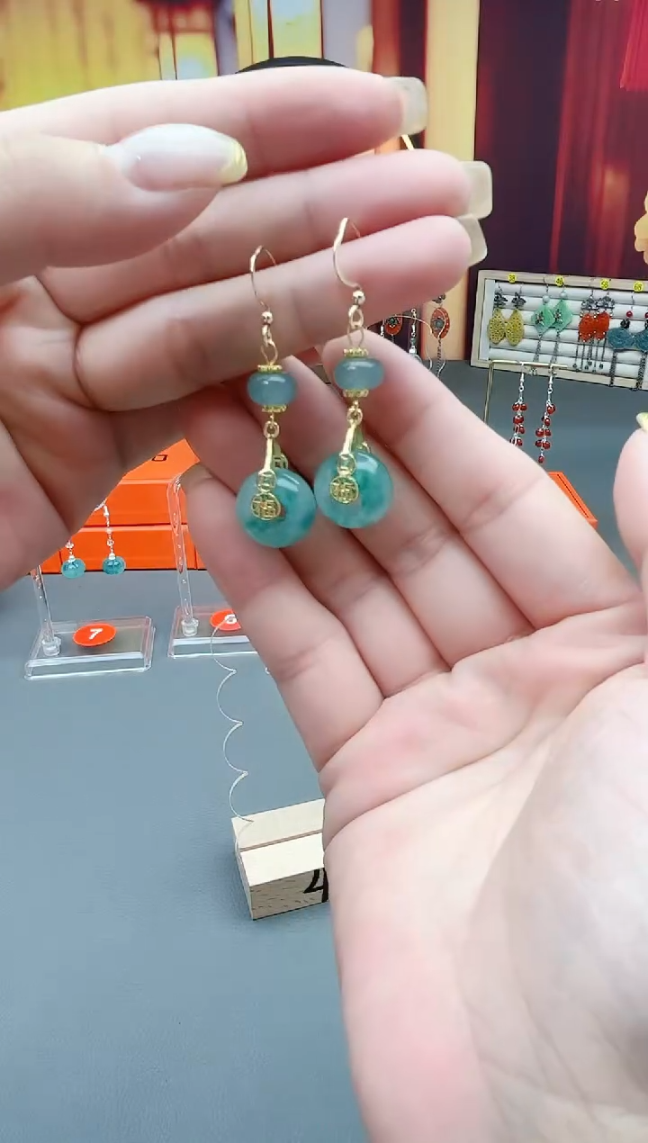 未镶嵌石英质玉（天山翠）耳钉307