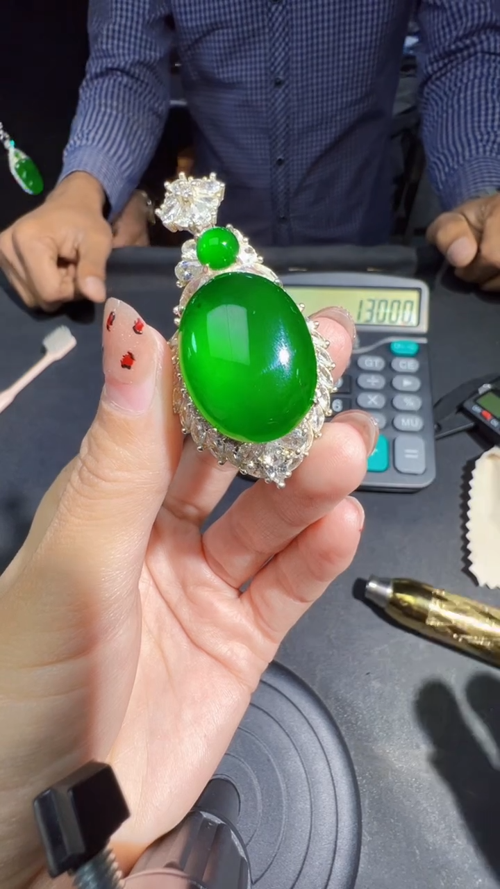 【闪购商品】定制翡翠未镶嵌鸽子蛋1