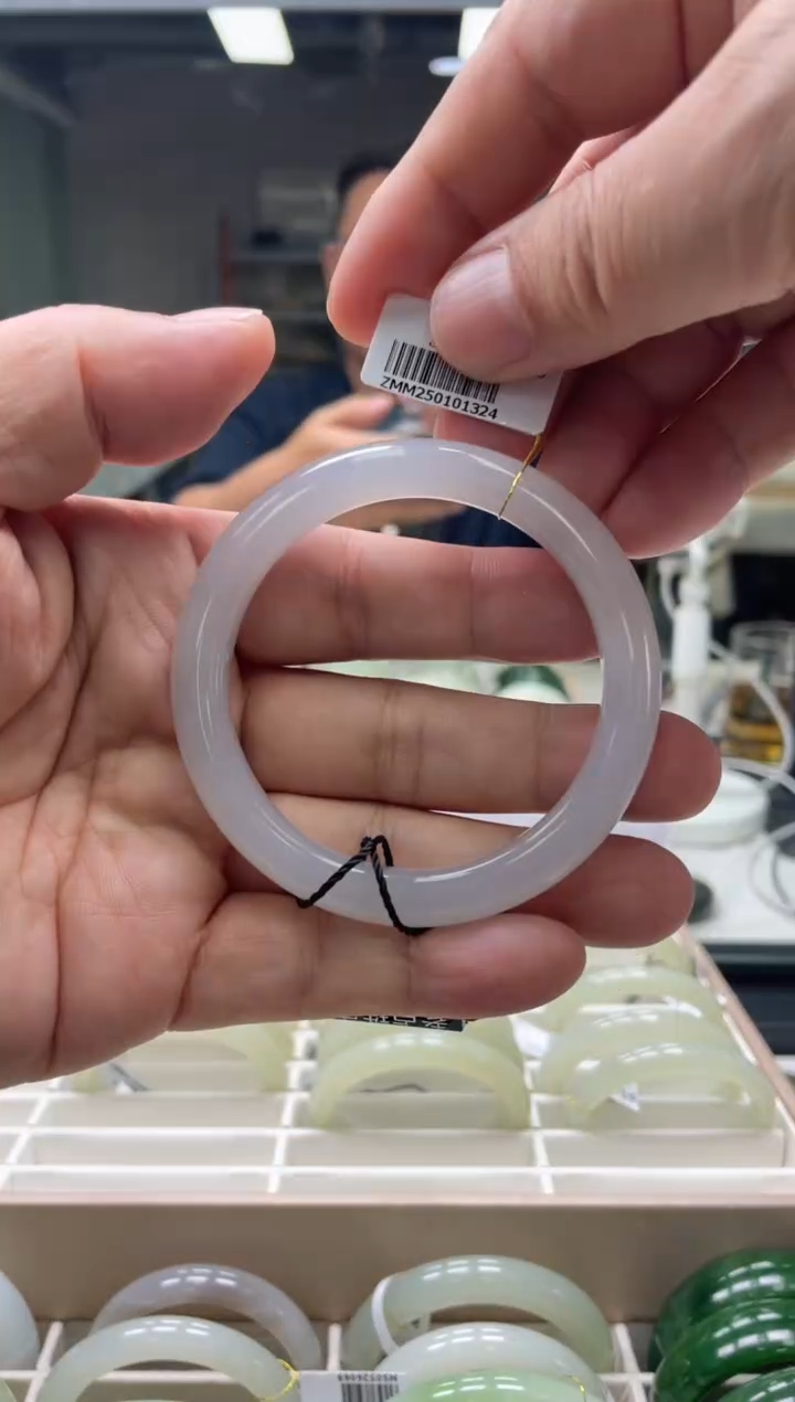 【闪购商品】和田玉手镯未镶嵌编码1324 圈口57-58