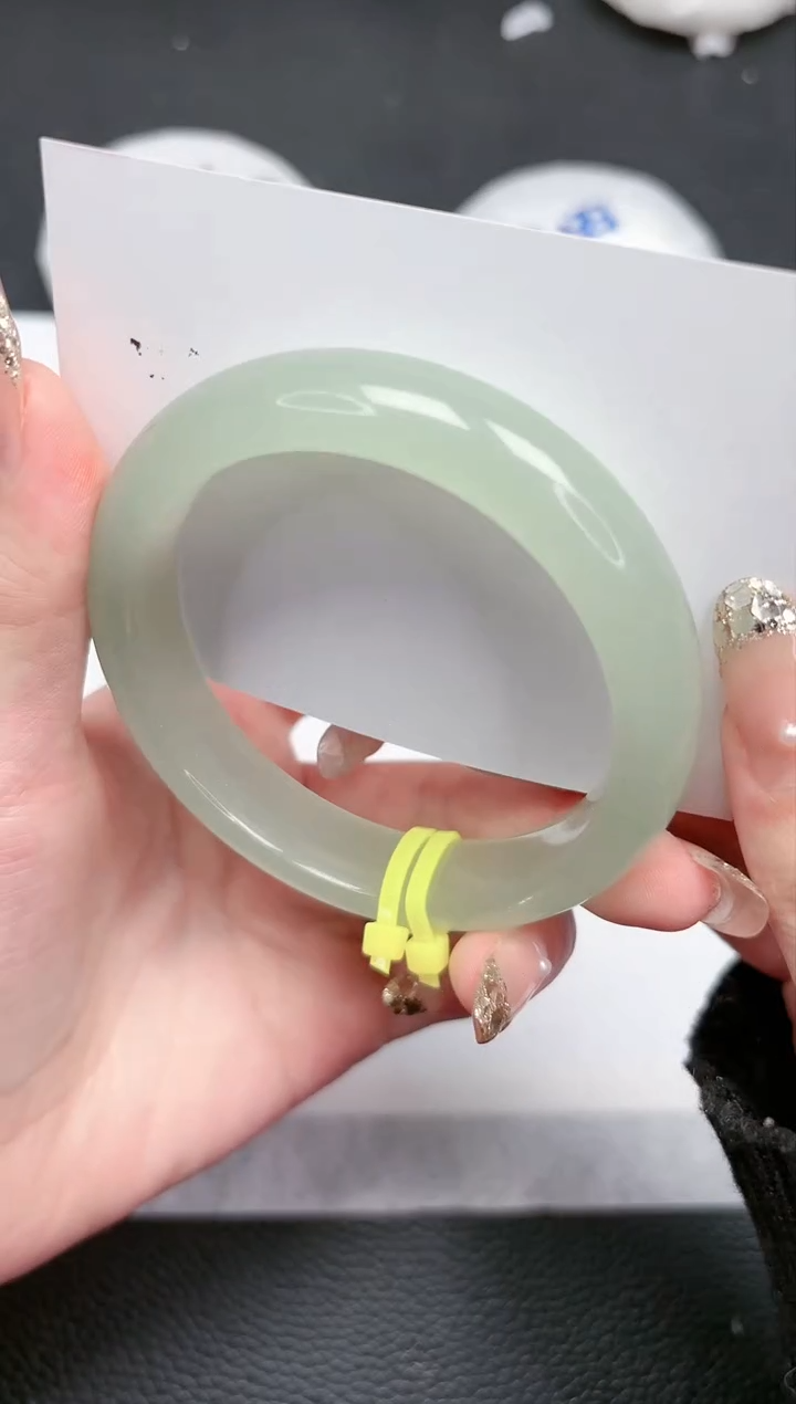 【闪购商品】石英质玉手镯未镶嵌62-58