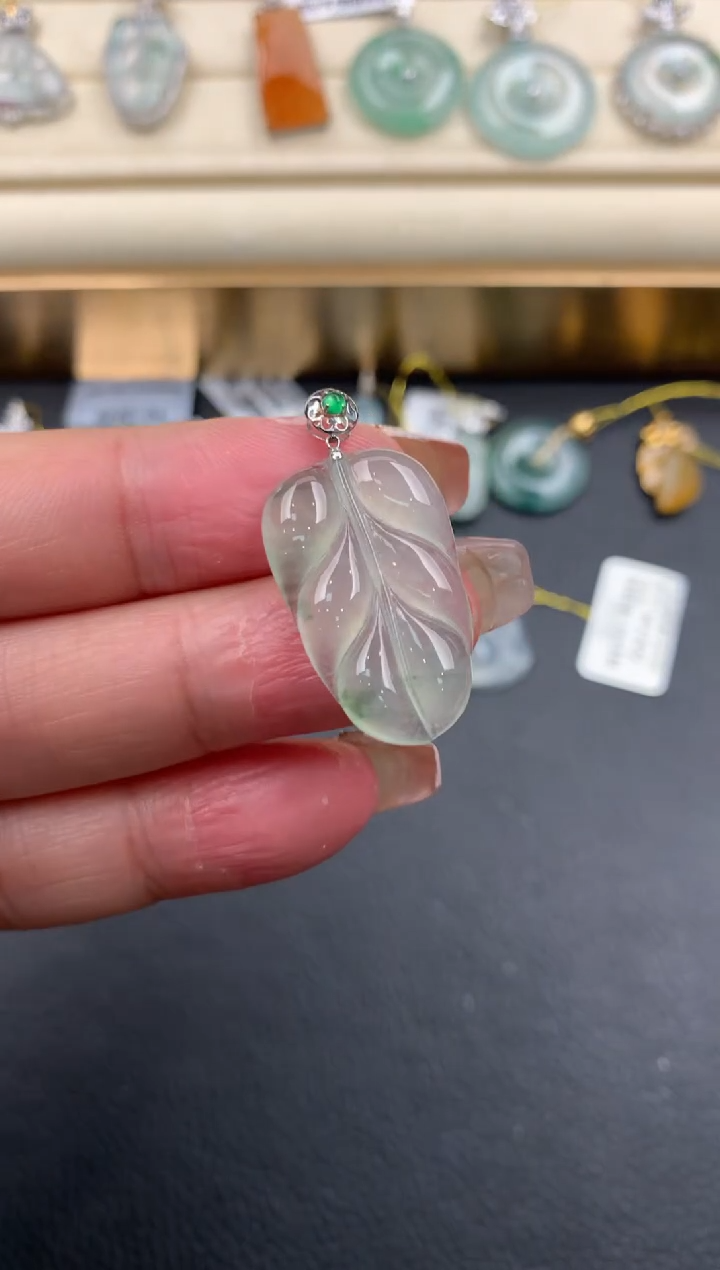 【闪购商品】翡翠颈饰18K金镶嵌D802     