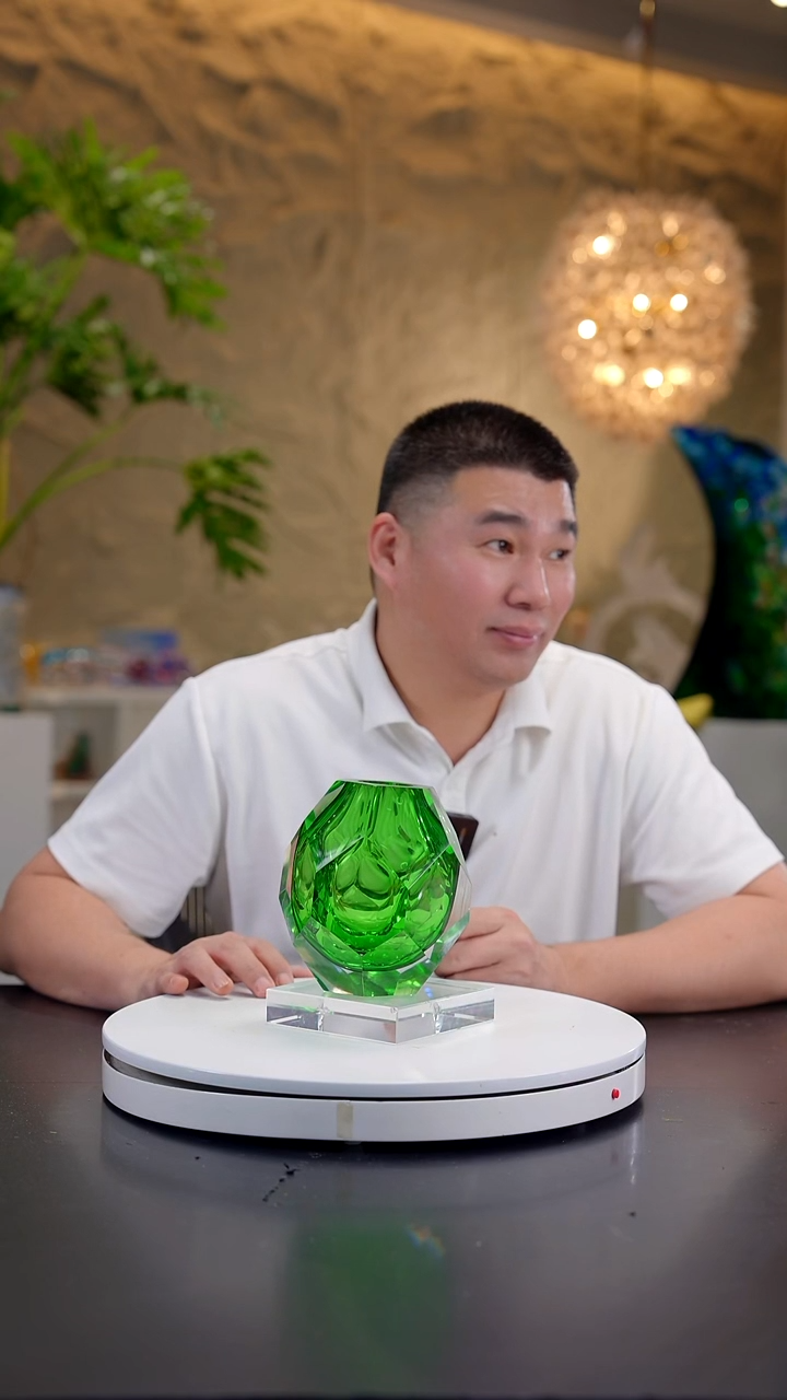 手工艺品琉璃祖母绿色切面香薰瓶