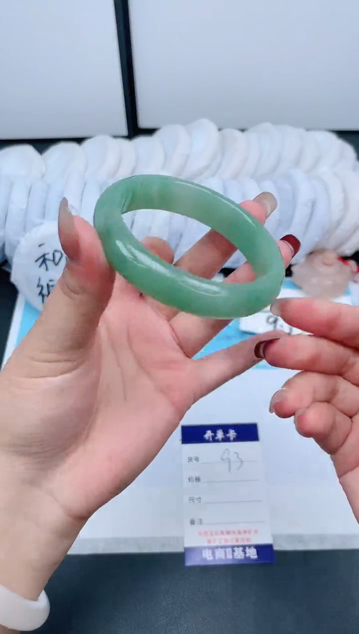 【闪购商品】石英质玉手镯未镶嵌93-57