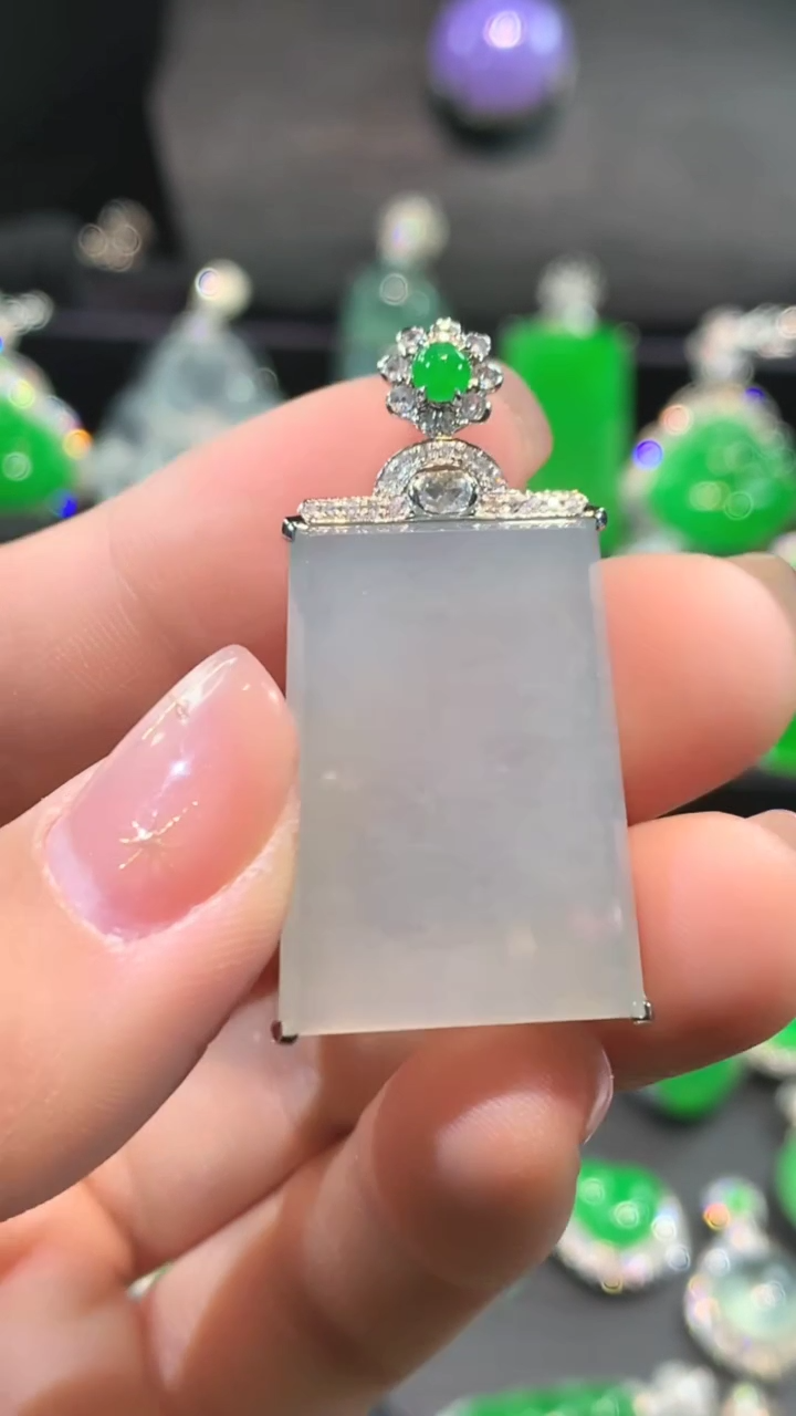 【闪购商品】翡翠吊坠(不含链)18K金镶嵌吊坠