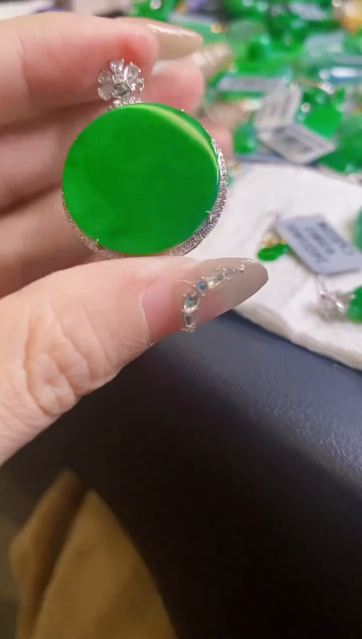 【闪购商品】定制翡翠18K金镶嵌圆牌