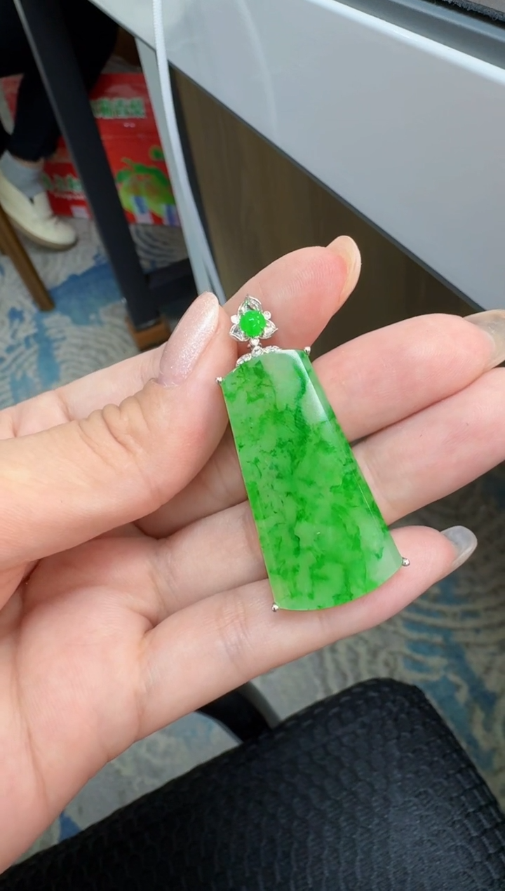 翡翠18K金镶嵌颈饰缅甸翡翠A挂件