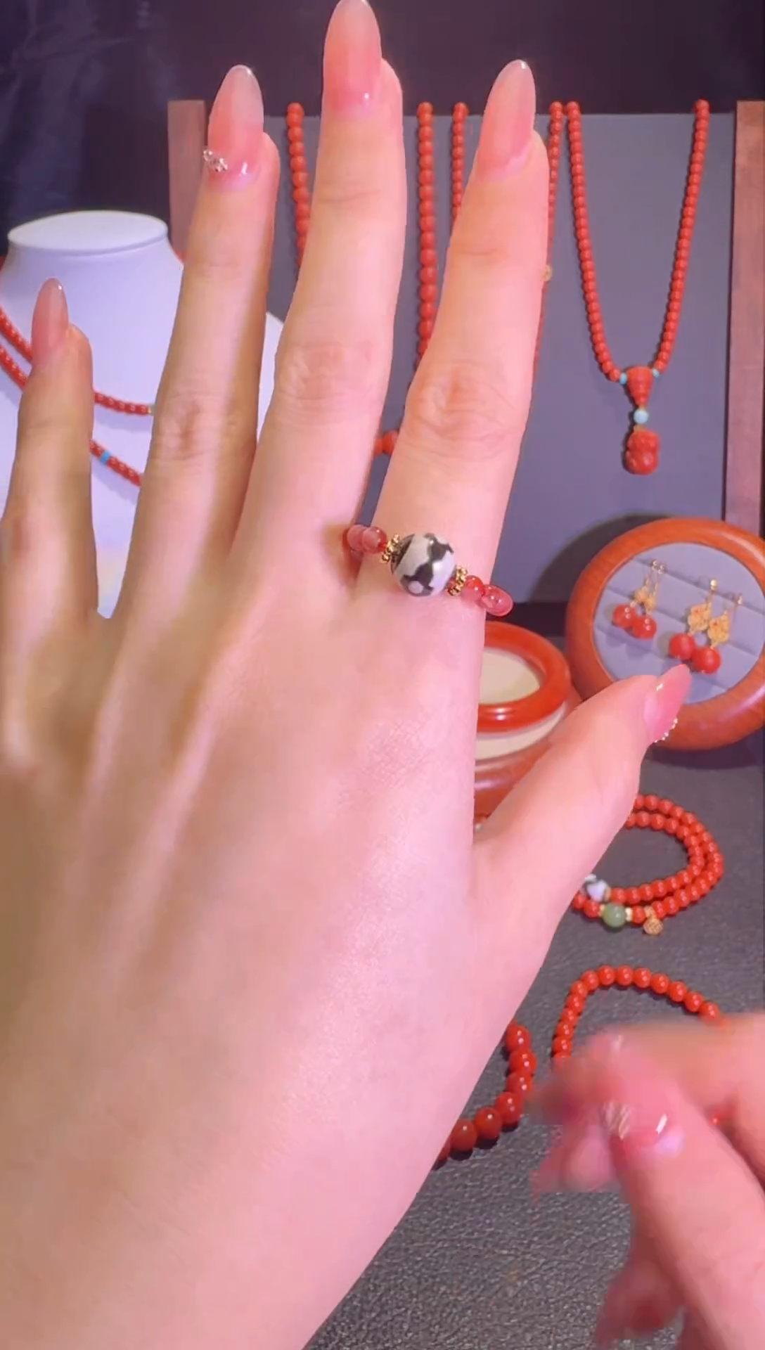 【闪购商品】南红玛瑙戒指未镶嵌。