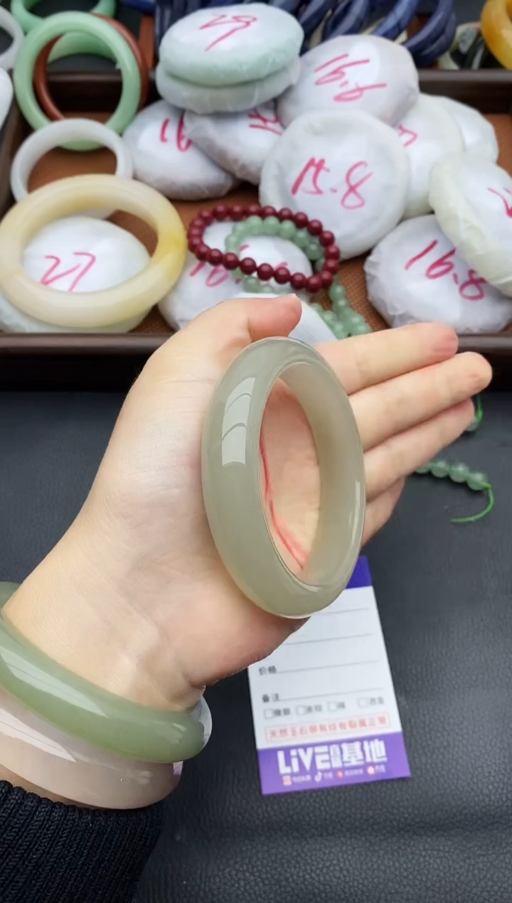 未镶嵌手镯石英质玉72+58.5