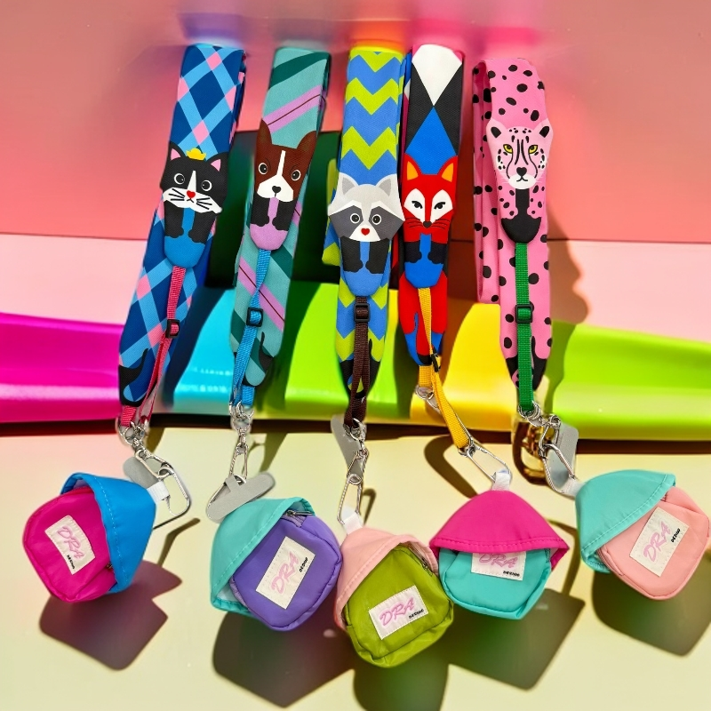 可爱卡通动物手机背带通用手机壳挂脖斜跨可拆卸调节旅行必备