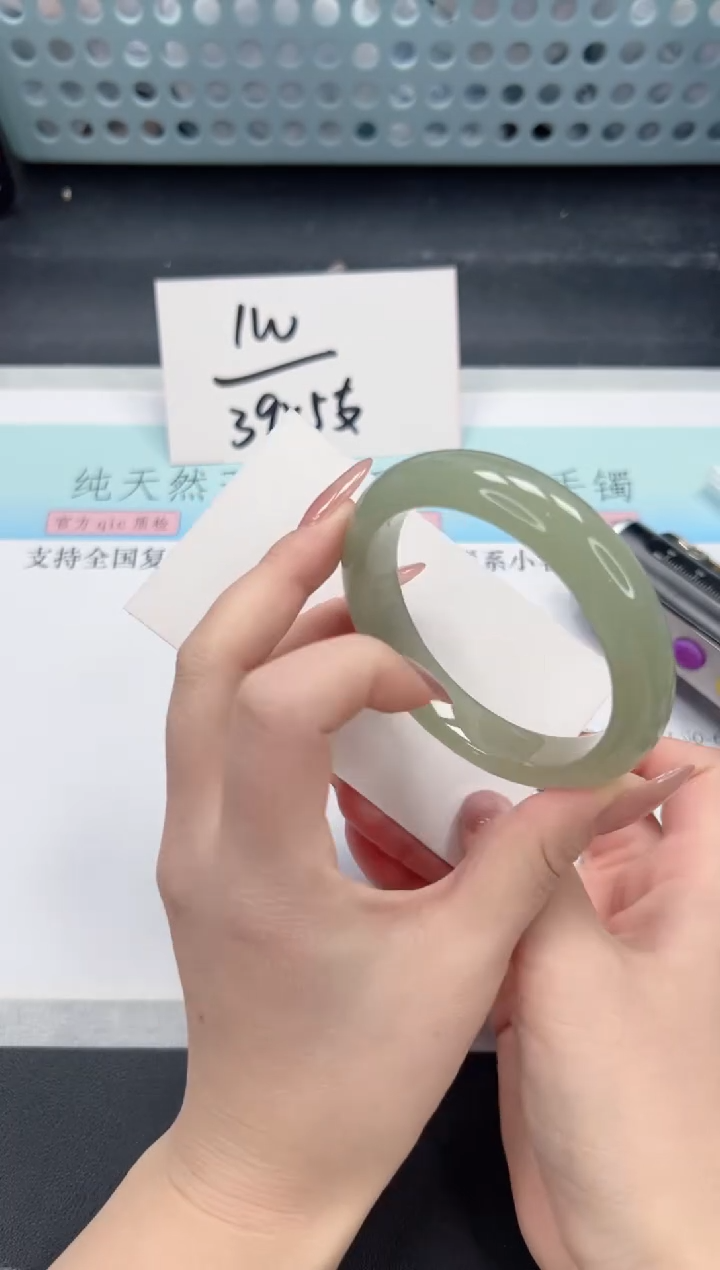 【闪购商品】石英质玉手镯未镶嵌A52-56.8