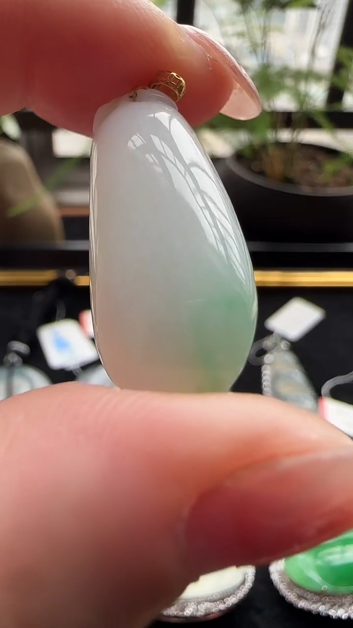 【闪购商品】翡翠吊坠(不含链)18K金镶嵌天然缅甸翡翠A货飘绿福瓜