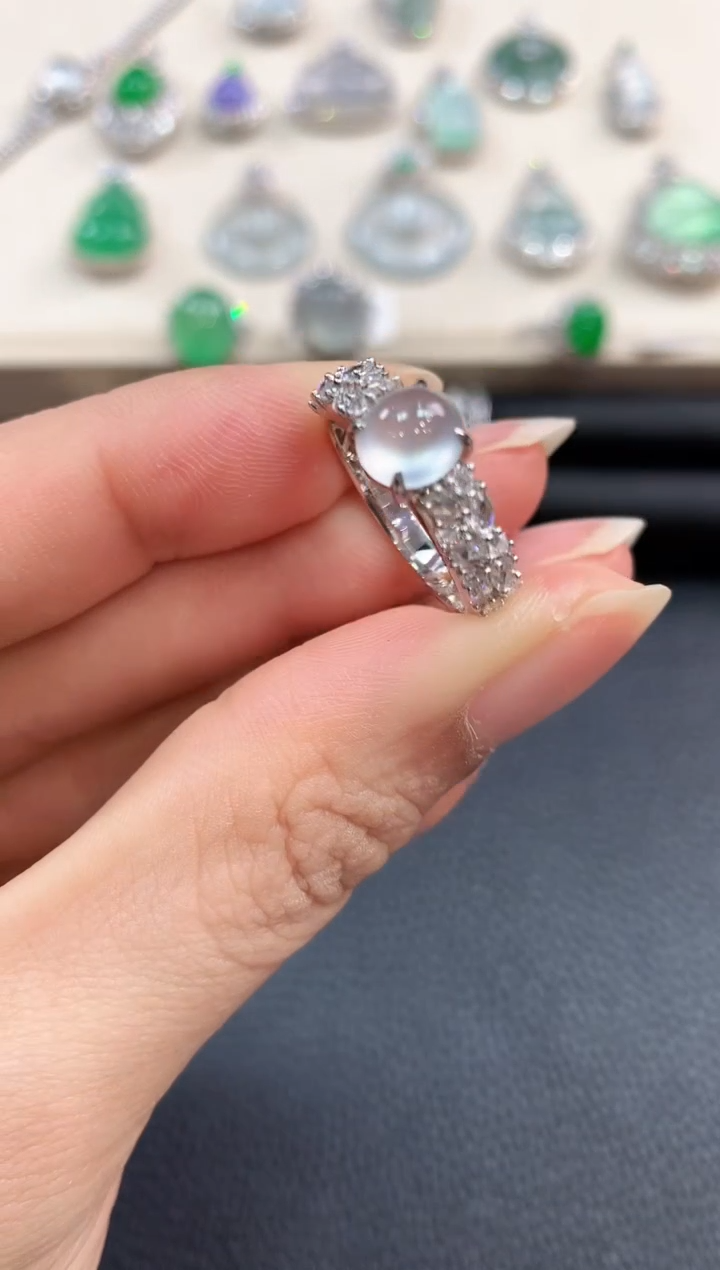 【闪购商品】翡翠戒指18K金镶嵌b76      
