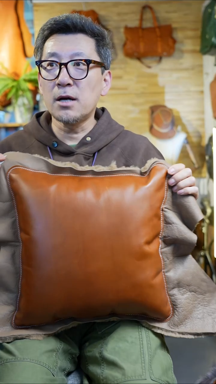 真皮配羊毛靠垫26号