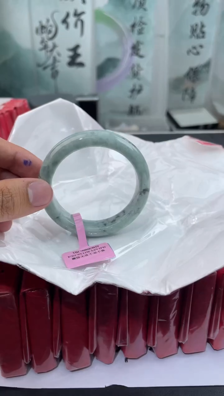 翡翠未镶嵌手镯4翡翠手镯