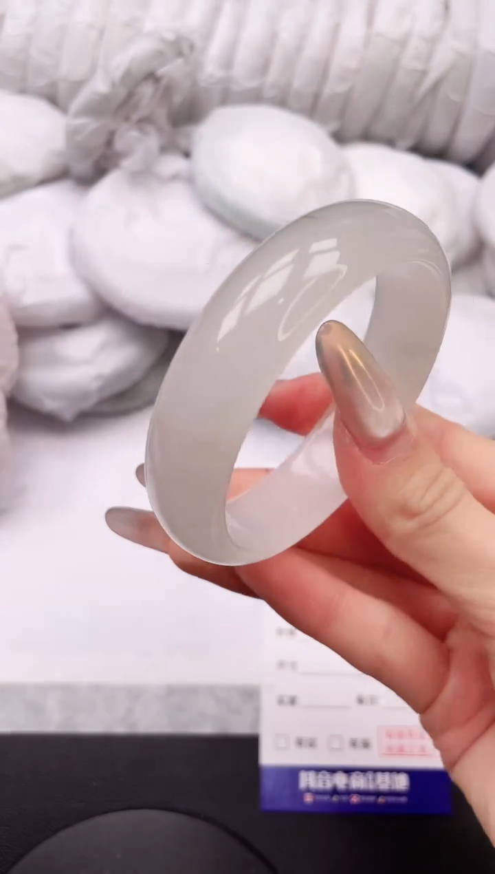 【闪购商品】石英质玉手镯未镶嵌3K589-55