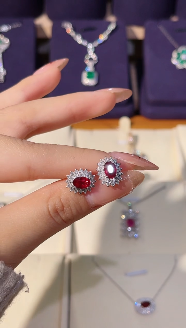 【闪购商品】红宝石耳钉18K金镶嵌无烧红宝石耳钉