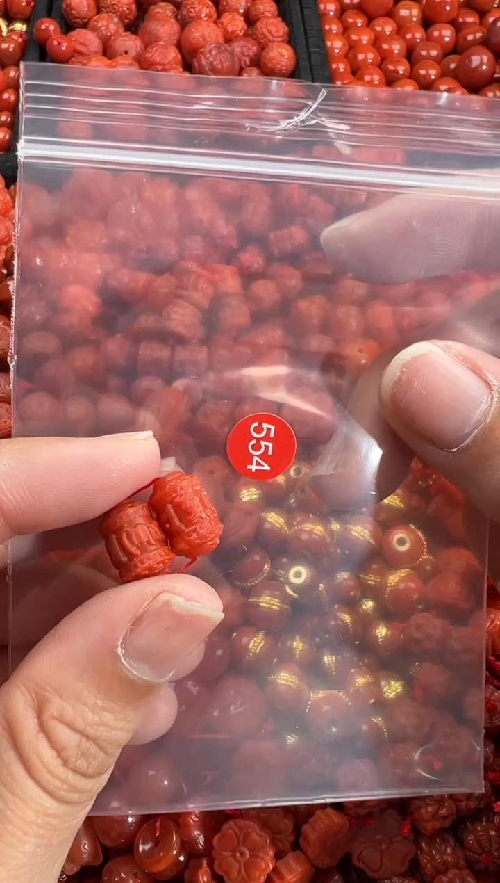 南红玛瑙未镶嵌颈饰1
