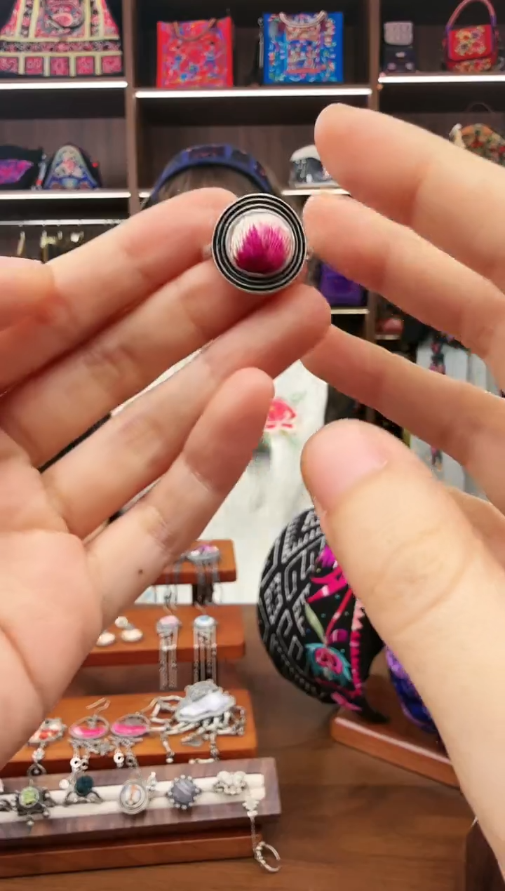 织绣65蚩梦苗族古绣