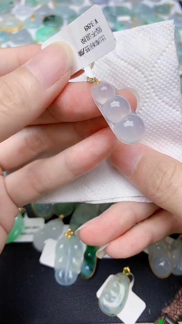 颈饰18K金镶嵌翡翠天然A货翡翠