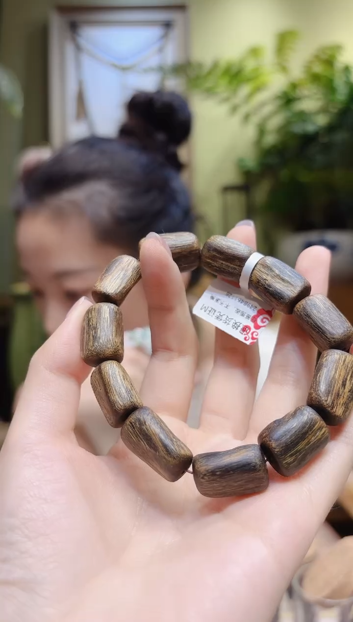 【闪购商品】沉香手串牛肉干沉香手串M