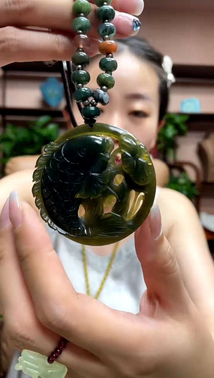 岫玉未镶嵌吊坠·