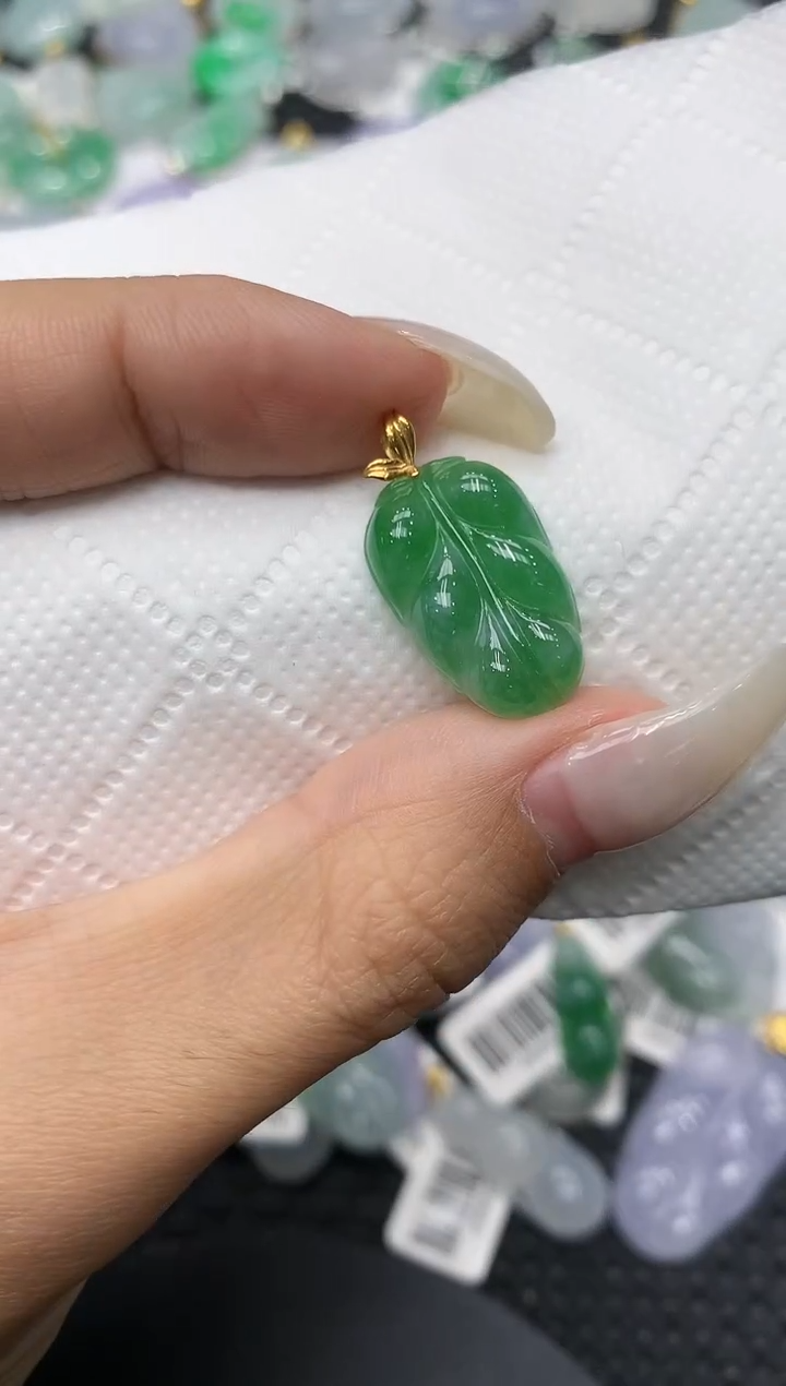 颈饰18K金镶嵌翡翠11111111111